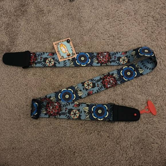 BRAND NEW BEAUTIFUL Guitar Strap! - Picture 1 of 3